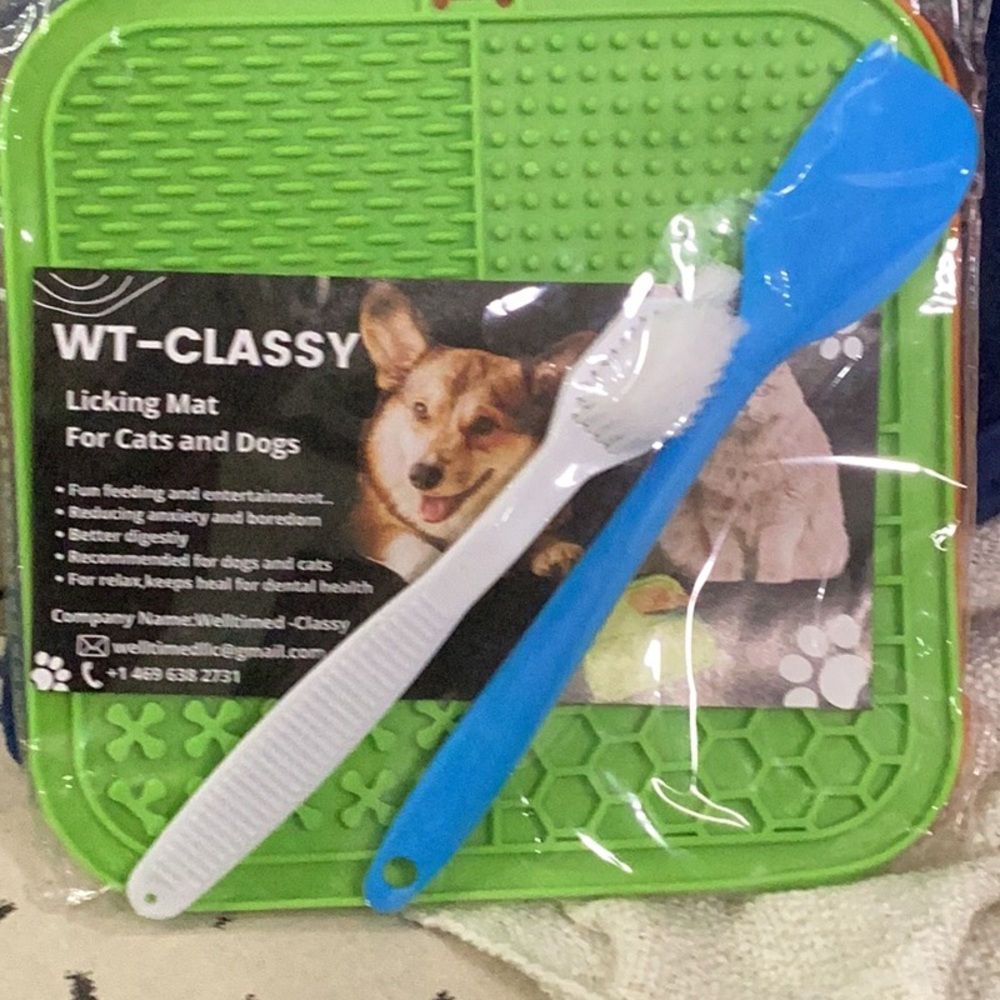 WT-Classy 🪢NIP Two Lick Mat Sets with Spatula & Brush